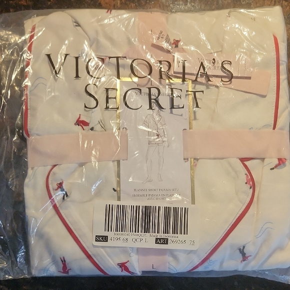 Victoria's Secret Other - Victoria's Secret Women's Flannel Pajama Set - Skiers And Ice Skaters